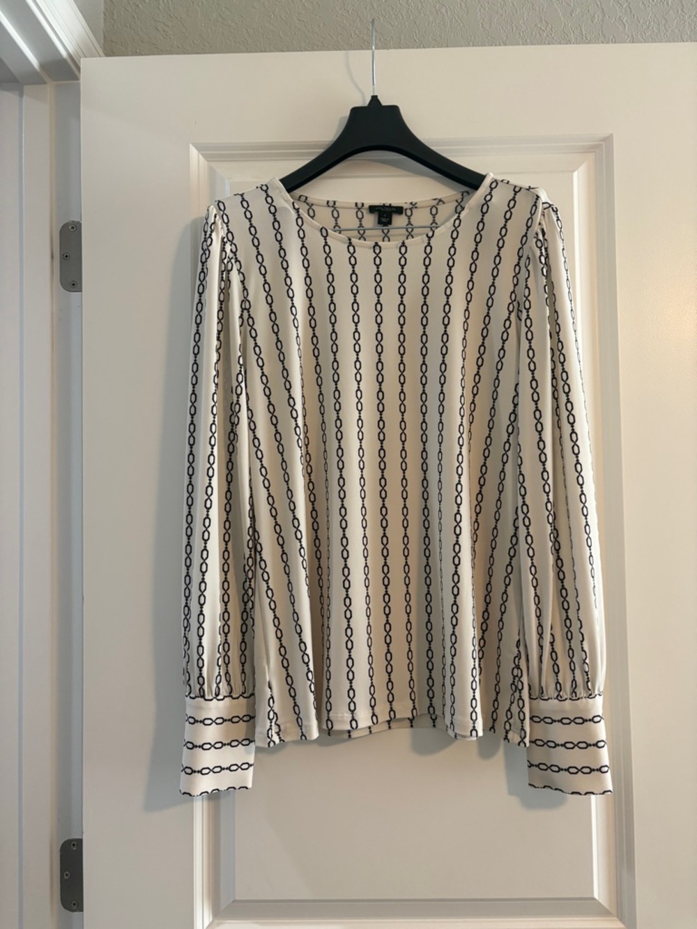 Ann Taylor size S long sleeve top with cute buttons on sleeve. Cream and black